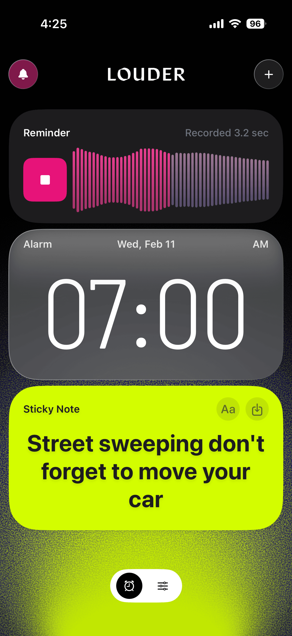 Louder app main screen actively recording a voice reminder